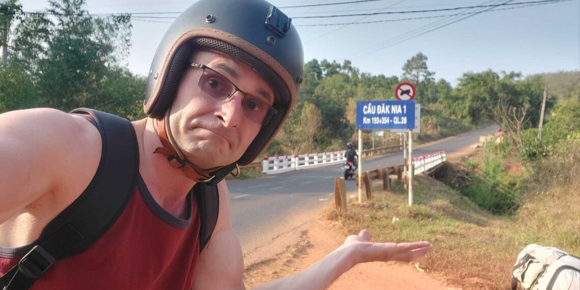 Anh Tây kể kỷ niệm phượt xuyên Việt, cứ cởi khẩu trang là người khác giật mình anh tay ke ky niem phuot xuyen viet cu coi khau trang la nguoi khac giat minh 404.jpg