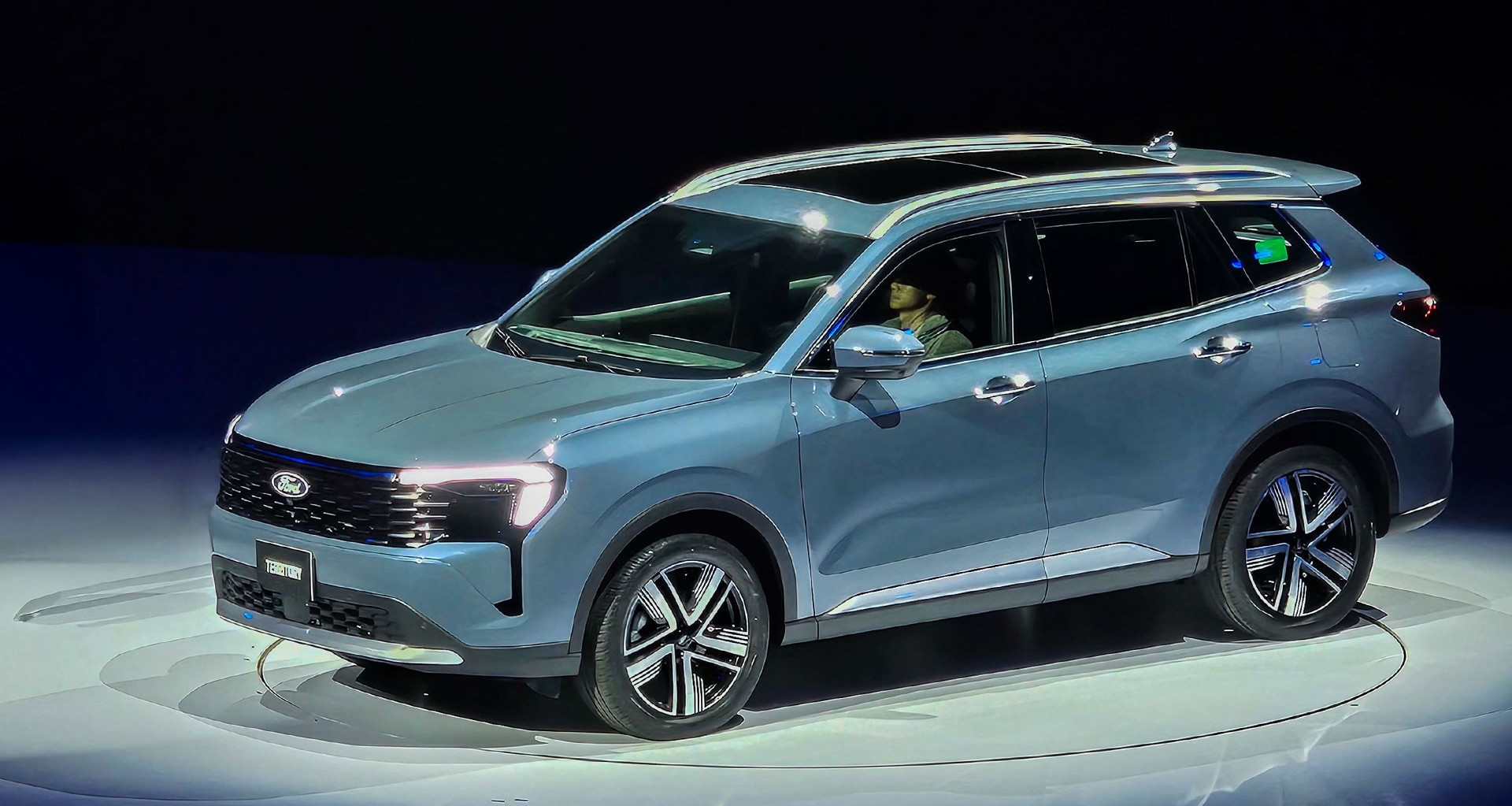Giá tăng nhẹ và nhiều nâng cấp, Ford Territory 2025 gây áp lực cho Mazda CX-5 gia tang nhe va nhieu nang cap ford territory 2025 gay ap luc cho mazda cx 5 1525.jpg