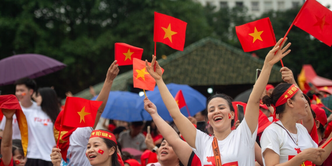 viec lam don gian truoc 24 gio giup bao ve suc khoe khi di xem dieu binh a80 1527.jpg
