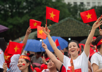 viec lam don gian truoc 24 gio giup bao ve suc khoe khi di xem dieu binh a80 1527.jpg