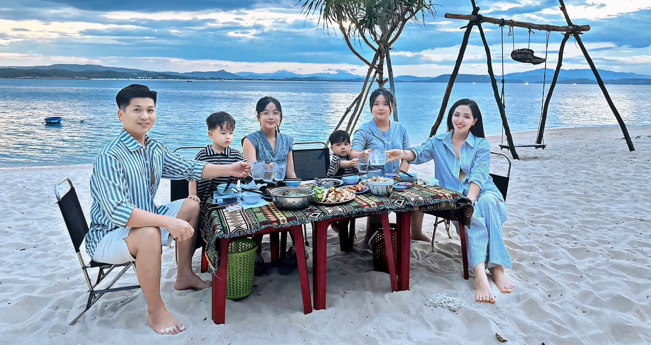 vo chong ha noi dua 4 con di xuyen viet nho mai dem thieu thon tren dao hoang 3026.jpg