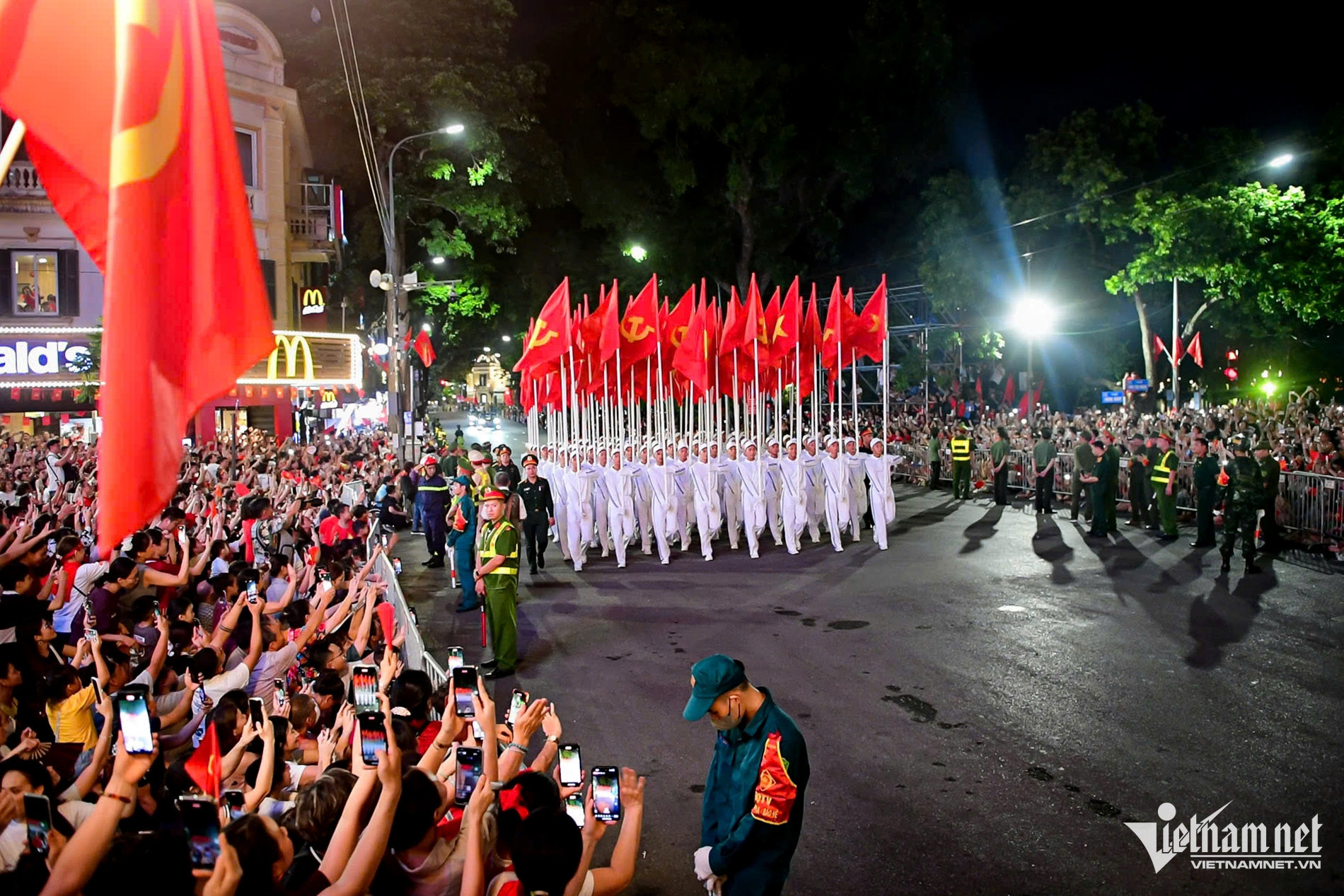 Hà Nội đón gần  3,2 triệu lượt khách chỉ trong tháng 8 w 4a7a65c4f34c7b12225d 551 2269.jpg