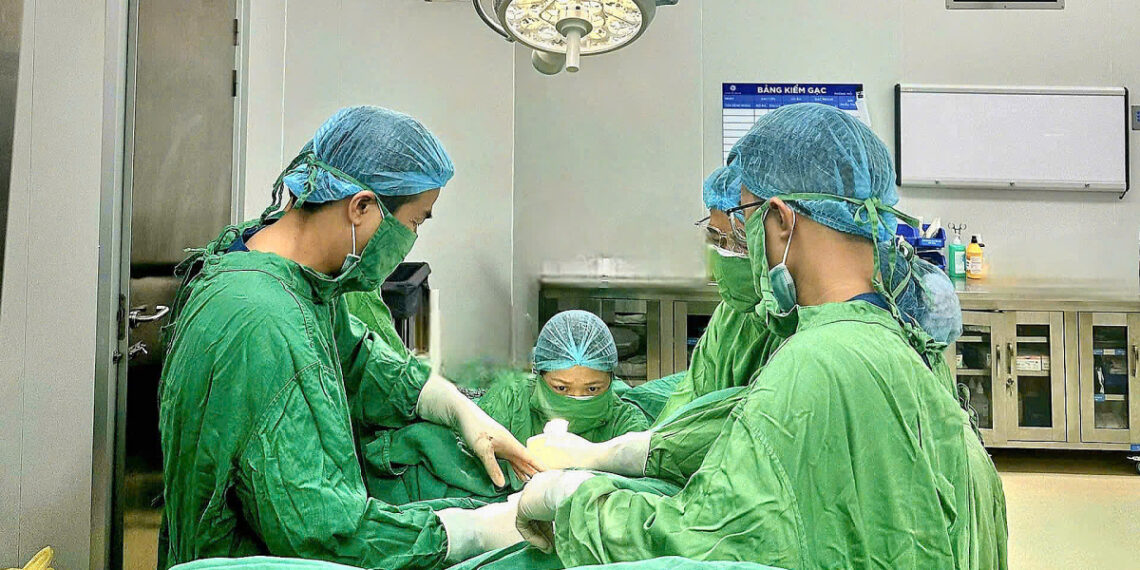 Phá thai ngoài tử cung, người phụ nữ suýt mất mạng 1 1758450942 1758450955 175845 9565 2177 1758451039.jpg