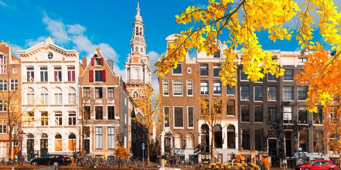 15985267amsterdamcanalintheaut 3405 7862 1758510958.jpg