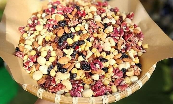 Vì sao ăn các loại hạt giúp sống khỏe? 460813395 8467442596700140 435 9830 4645 1755493878.jpg