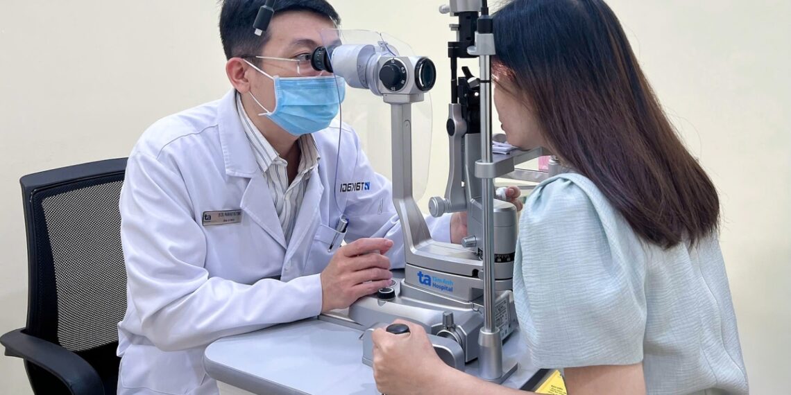 Giảm thị lực sau đau mắt đỏ có nguy hiểm? a nh ba c tu ng kha m ma t 175 7314 9417 1757466631.jpg