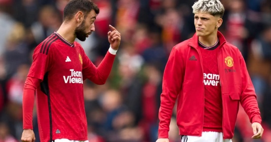 Mâu thuẫn với Amorim và cảnh báo từ Bruno Fernandes alejandro garnacho bruno fernandes 01 1834.jpg