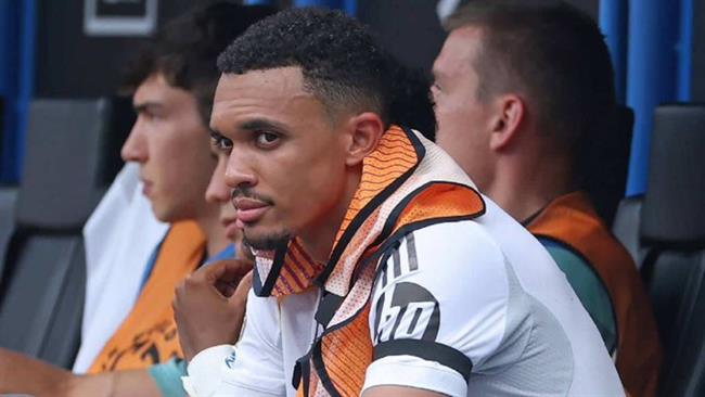 Alexander-Arnold tiếp tục ngồi dự bị tại Real Madrid alexander arnold 1309235747.jpg