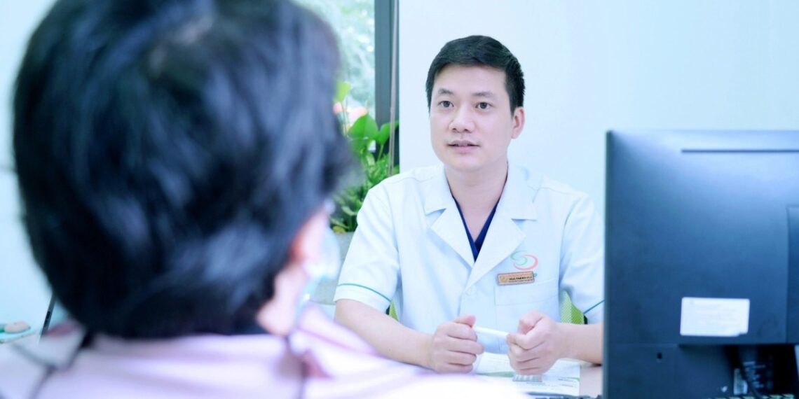 Bác sĩ nêu nguyên nhân phụ nữ giảm ham muốn sau tiêm thuốc tránh thai anh minh hoa thsbsnt pham minh ngoc kham tu van cho benh nhan crop 1724034914496.jpeg
