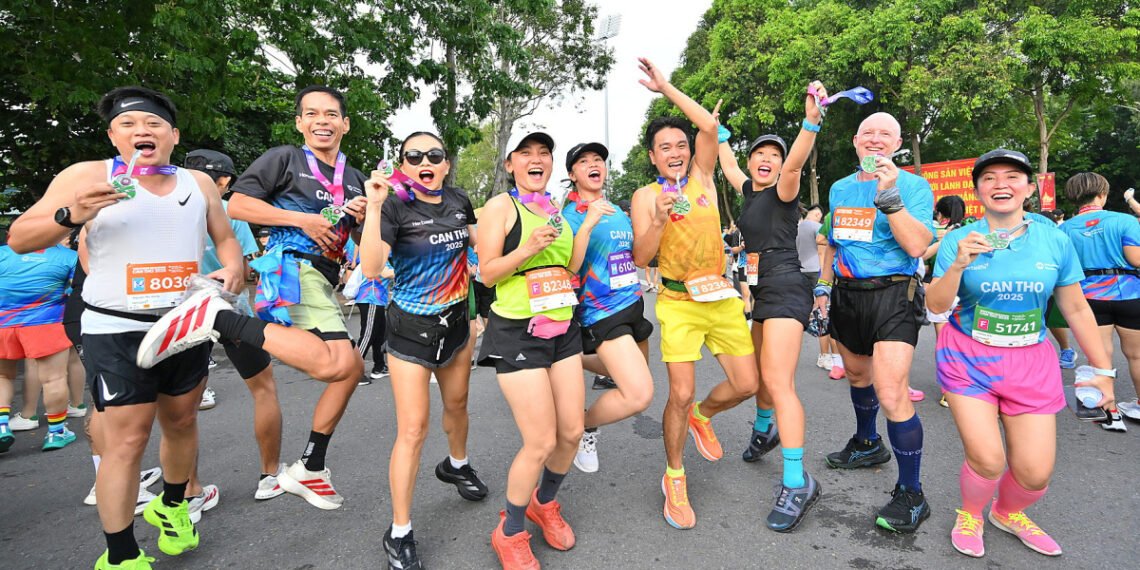 Khách nước ngoài kể chuyện chạy bộ, uống bia ở Cần Thơ az9 6362 jpg 1758010530 175801 5709 5186 1758011352.jpg
