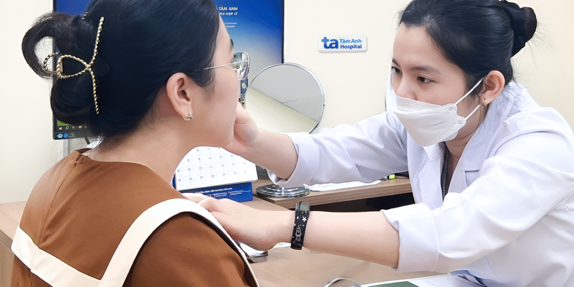 Cách phục hồi da sau khi tiếp xúc với nắng gắt ba c thu tha m kha m 175575385 4822 1248 1755754003.png