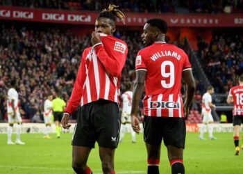 barca chua tung theo duoi nico williams.jpg