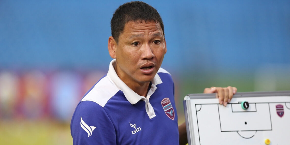 becamex tphcm thanh tich bat on hlv nguyen anh duc tu chuc 1317.jpg