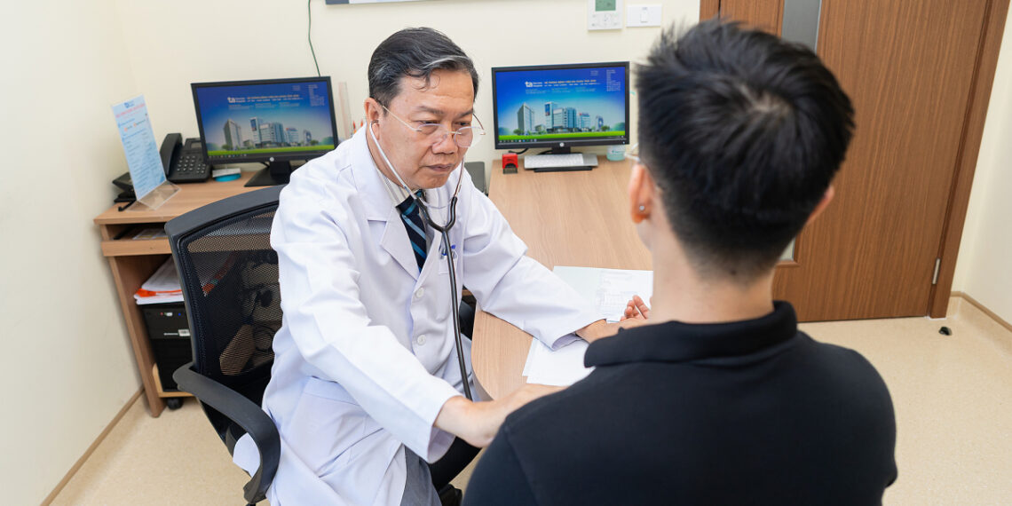 Triệu chứng bệnh cường giáp có giống stress? bs minh q 8 tha m kha m 175747 1121 8535 1757474055.jpg