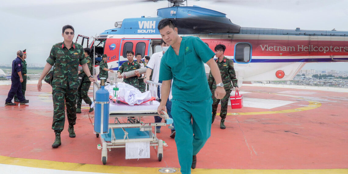 Công nhân trọng thương trên biển được trực thăng đưa về TP HCM cấp cứu ca p cu u thuye n vie n 175886 9764 8824 1758866652.jpg