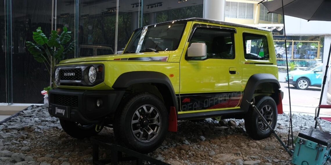 chi tiet suzuki jimny moi ve dai ly anh1 crop 1712737545098.jpeg