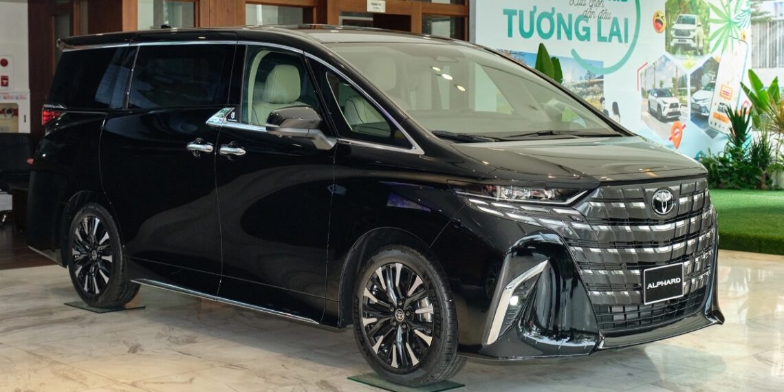 chi tiet toyota alphard 2024 anh1 crop 1700978216790.jpeg