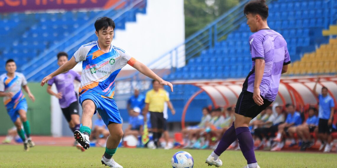 Công Phượng, Xuân Trường hứa thăng hạng V.League cong phuong xuan truong hua thang hang vleague.jpg