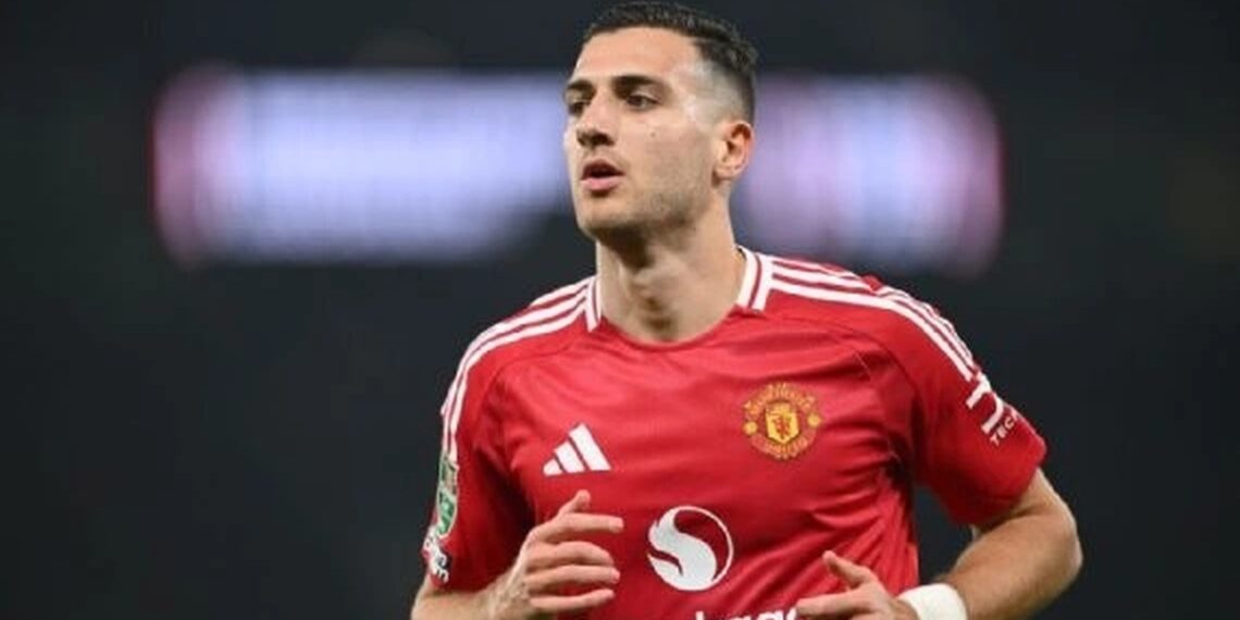 Man Utd nhận tổn thất lớn trước màn so tài với Man City diogo dalot cropped 1757002237491.jpg