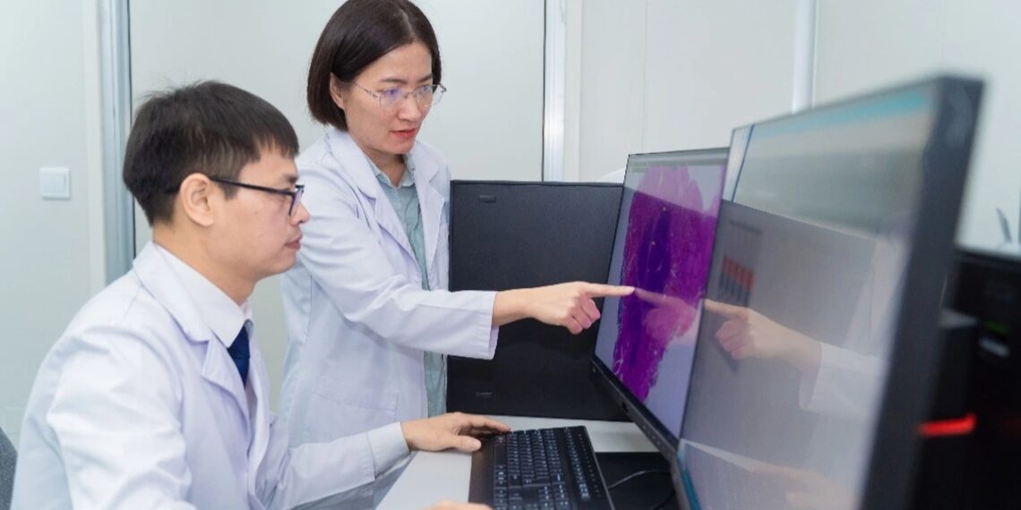 dt 1312 vinmec dieu tri cho benh nhan bi u xuong chau do ung thu tuyen giap di can 1 crop 1734323067408.jpeg