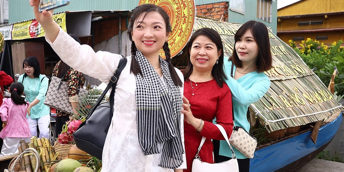 du khach tham quan mo hinh tru 4791 4019 1756540827.png