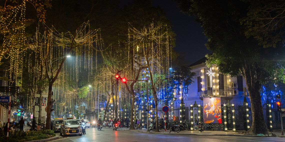 Ba gợi ý chơi đêm Giáng sinh ở Hà Nội hamlong jpeg 1734974209 5992 1 9092 2640 1735013440.jpg