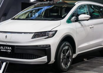 hang xe indonesia tung mpv dien doi dau byd m6 sac day di duoc 540km cropped 1755357806327.jpg