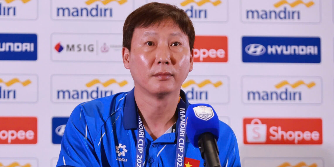 hlv kim sang sik noi ly do loai cau thu viet kieu o u23 viet nam 2745.jpg