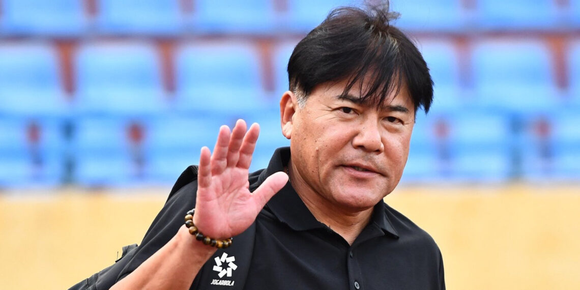 hlv nhat ban roi ghe nong ha noi fc 2118.jpg