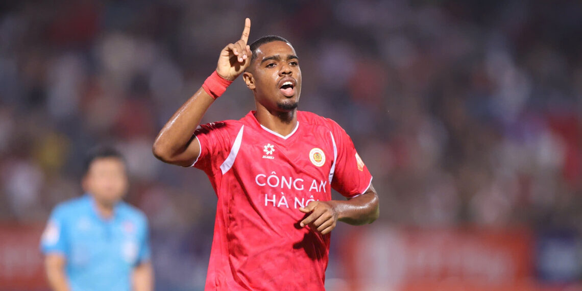 hlv polking nhan tin du truoc ngay cahn du giai chau a 1160.jpg