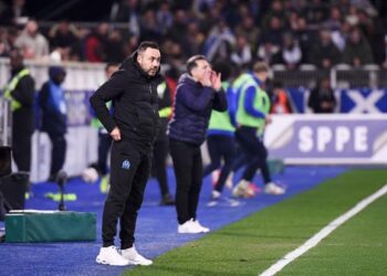 hlv roberto de zerbi lai gay tranh cai o marseille.jpg