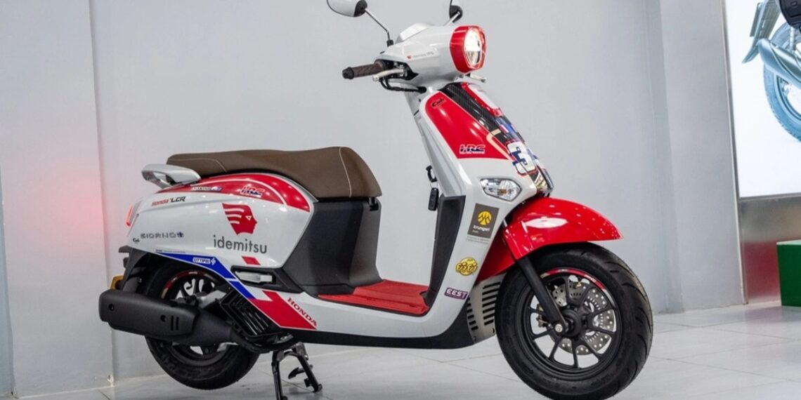Xe tay ga Honda giới hạn 99 chiếc toàn cầu về Việt Nam, dễ có giá 100 triệu honda giorno ban gioi han ve viet nam anh4 cropped 1755933440014.jpg