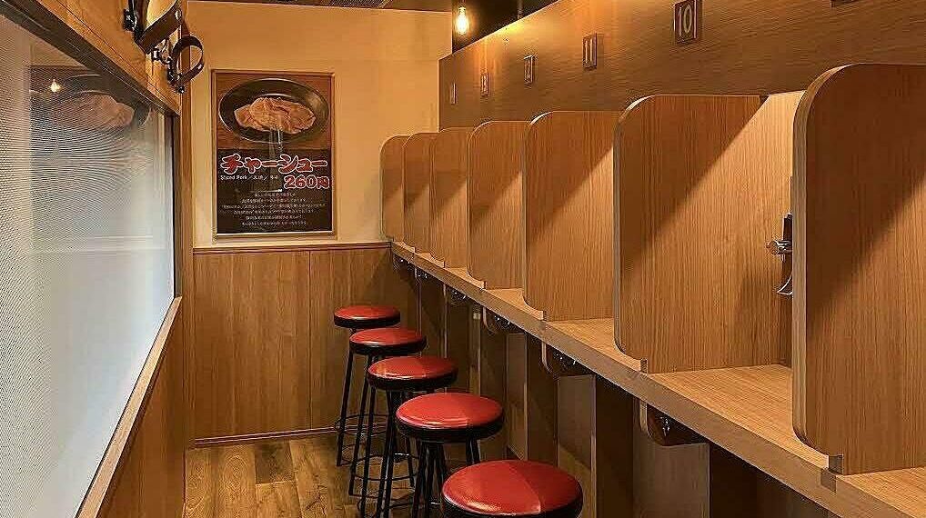 Vì sao quán mì ramen xếp chỗ ngồi quay mặt vào tường? ichiran jpeg 1753495841 175349 3968 5066 1753496837.jpg