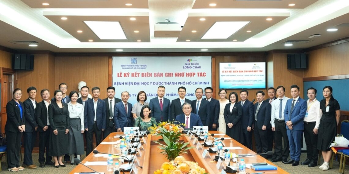 Long Châu hợp tác chiến lược với Bệnh viện Đại học Y dược TP HCM image001 1756799316 1756799329 3148 1756799515.jpg