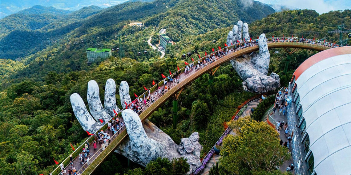 Hàng nghìn du khách đổ về Ba Na Hills dịp Quốc khánh image1137395015extractword2out 854686 1756642826 1756643020.jpeg