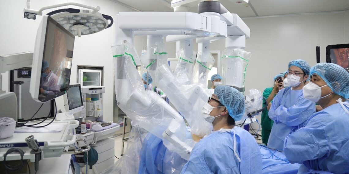 Bệnh nhân ung thư được mổ cắt gan bằng robot hiện đại image6483441 4 crop 1708695948217.jpeg