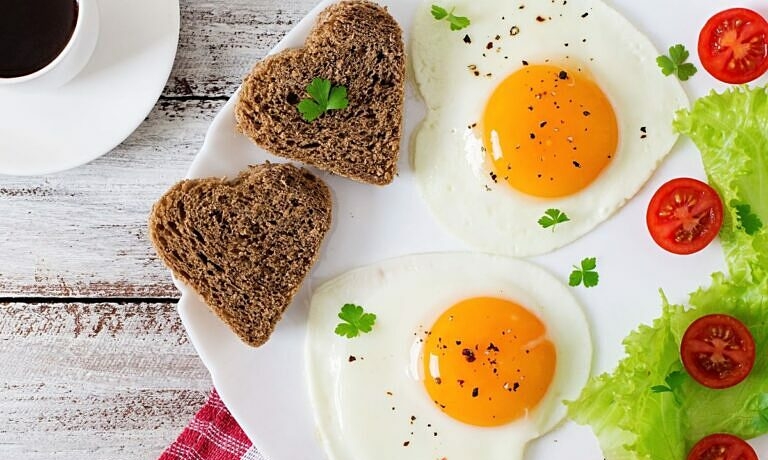 Người bị mỡ máu cao có nên ăn trứng hàng ngày? is it healthy to eat eggs ever 1456 3284 1757407649.jpg