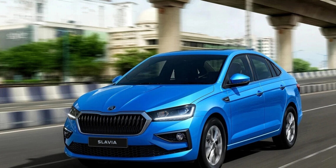 khach viet chuan bi don loat xe moi sieu hot ngay trong thang 9 470.webp.jpeg