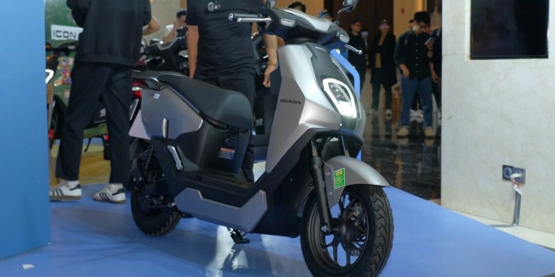 khach viet co the mua pin honda icon e voi muc gia 10 trieu dong anh1 cropped 1755235740022.jpg