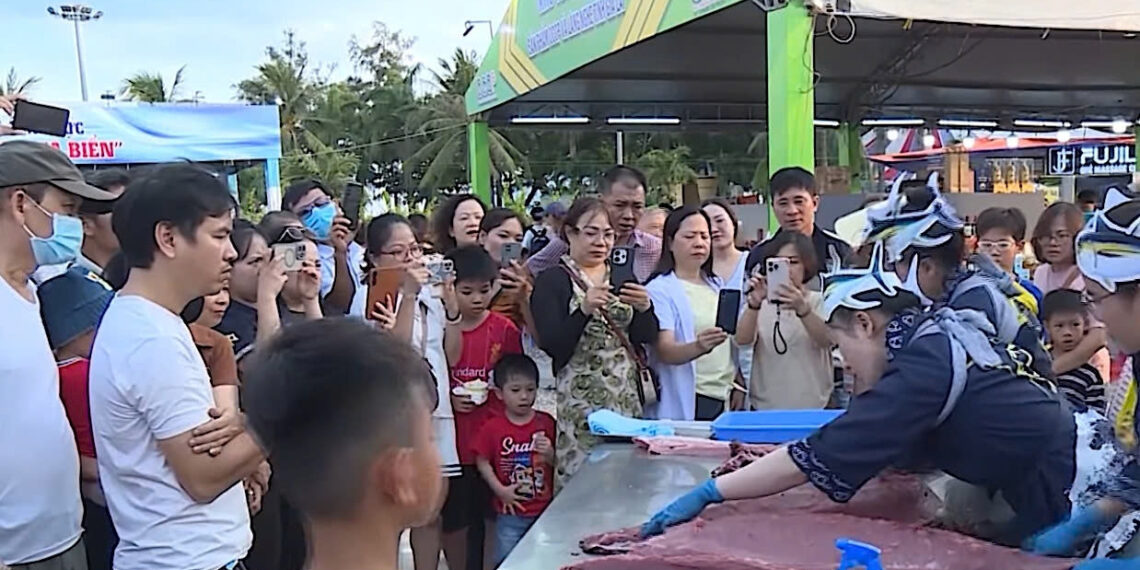 Khai mạc Lễ hội ẩm thực và Ngày hội văn hóa cà phê, cồng chiêng Gia Lai khai mac le hoi am thuc va ngay hoi van hoa ca phe cong chieng gia lai 1212.jpg