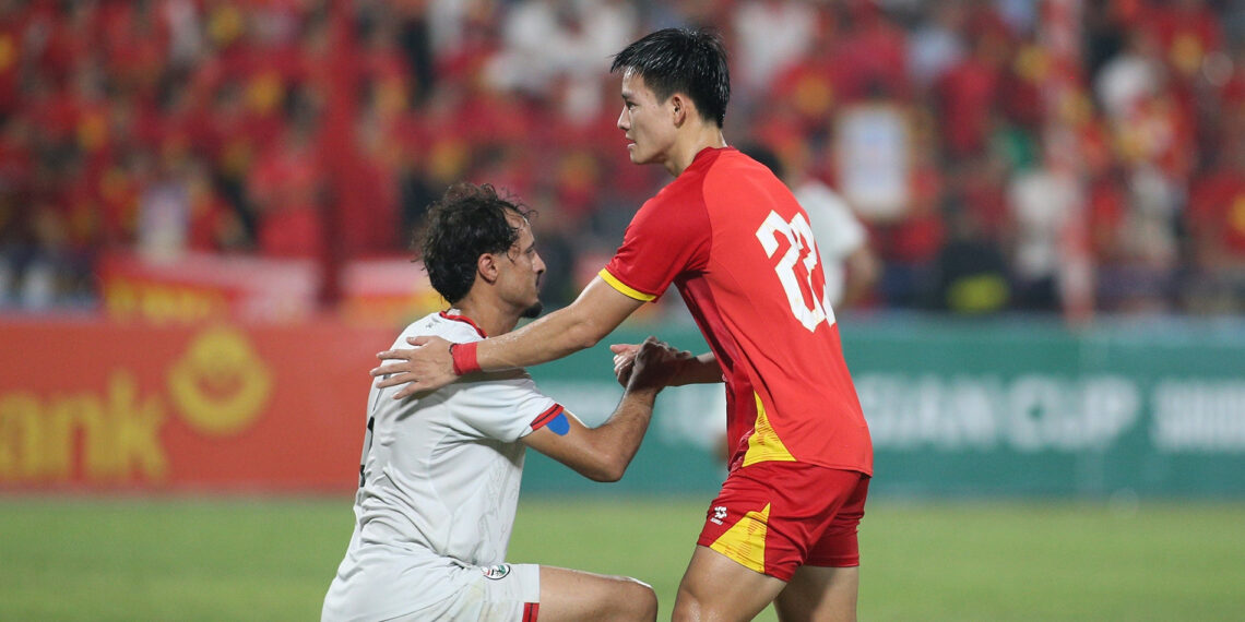 lay ve chau a u23 viet nam co hanh dong dep voi cau thu yemen 2902.jpg