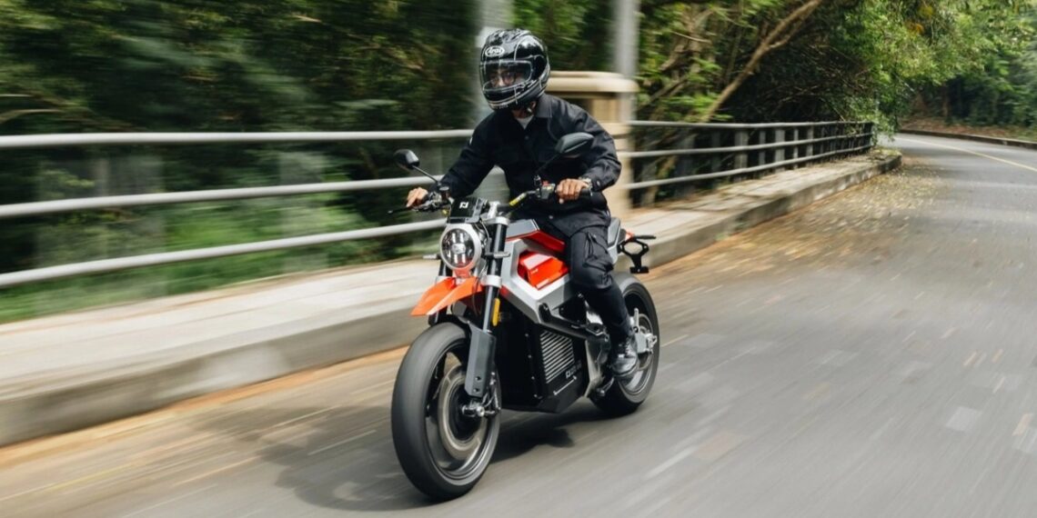 loat xe may dien di xa nhat viet nam sau moi lan sac day anh3 cropped 1753558629696.jpg