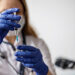 60 bệnh nhân sẽ thử nghiệm vaccine ung thư Nga medium vecteezy a female docto 9654 3516 1758765931.jpg