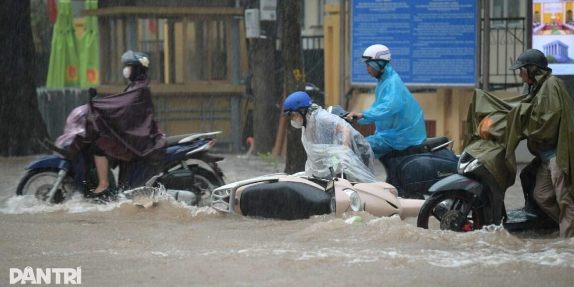 Lái xe nhanh qua chỗ ngập nước: Đừng chỉ vì mình mà gây hại cho người khác mua ngapson nguyen cropped 1756200636052.jpg