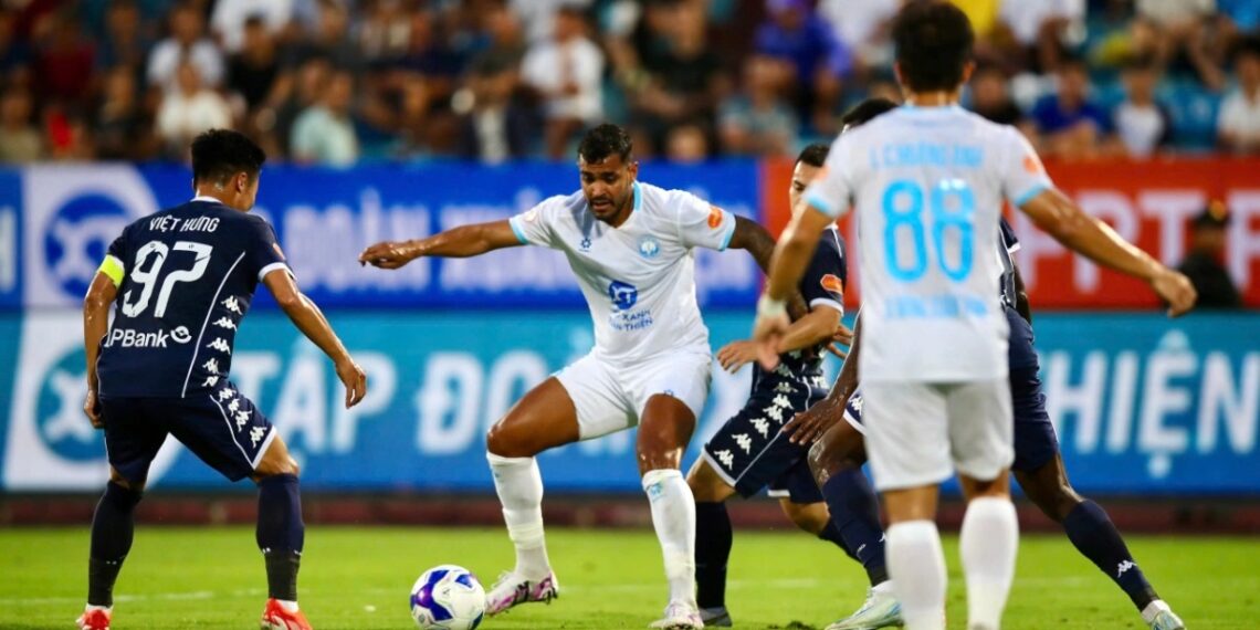 nam dinh fc2 cropped 1755352566997.jpg