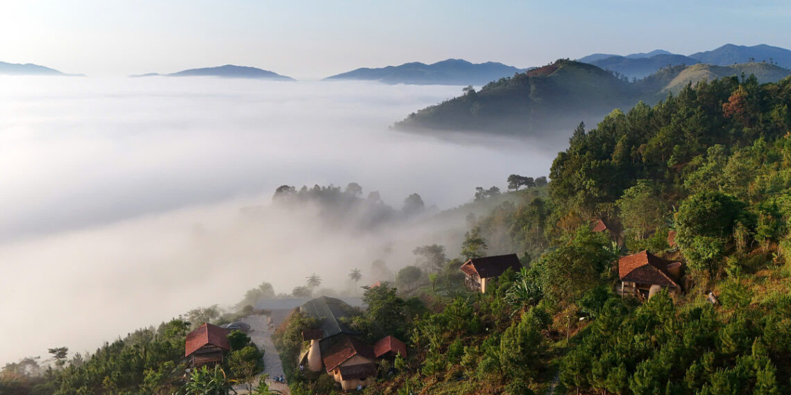 nhung can nha trong suong som 1758371780 1758874658.jpg