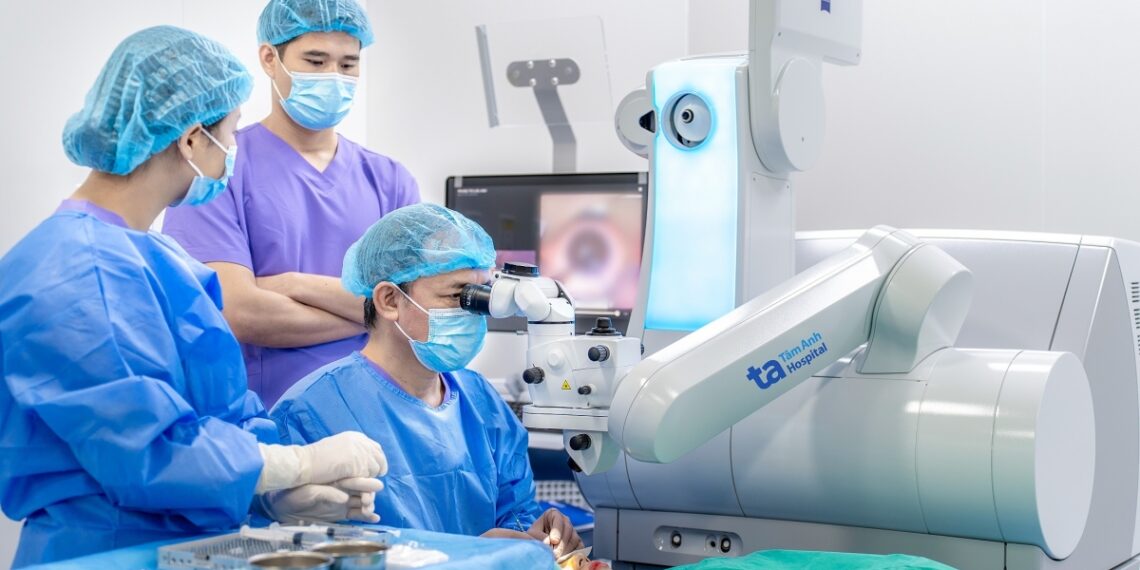 Mổ chữa cận thị kèm loạn được không? thay hiep mo khuc xa 175809871 9961 4358 1758098858.jpg