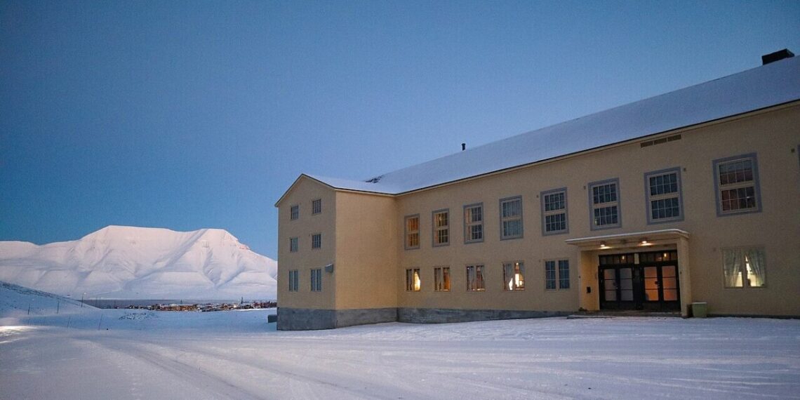 theentrancetohuset 1751445437 3689 6225 1751445479.jpg