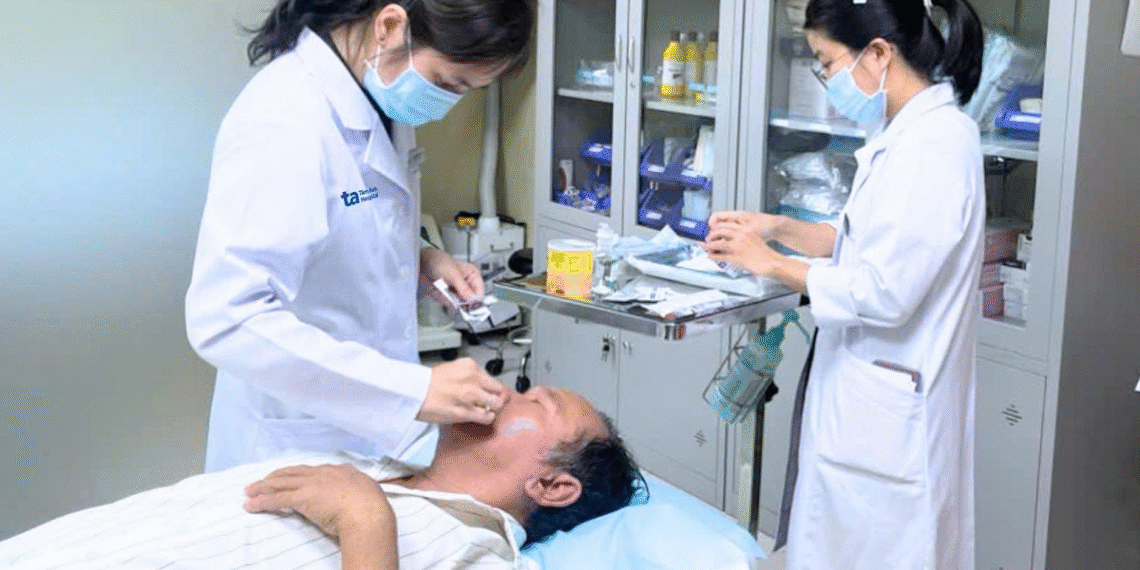 Bị co thắt mi mắt có thể tiêm botox không? tiem botox 1 1757562992 175756 2011 3824 1757566074.png