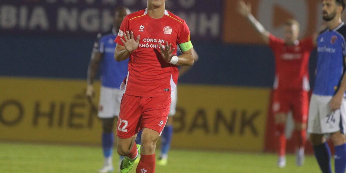 tien dao tien linh khong an mung sau khi ghi ban vao luoi doi bong cu 2109224053.jpg